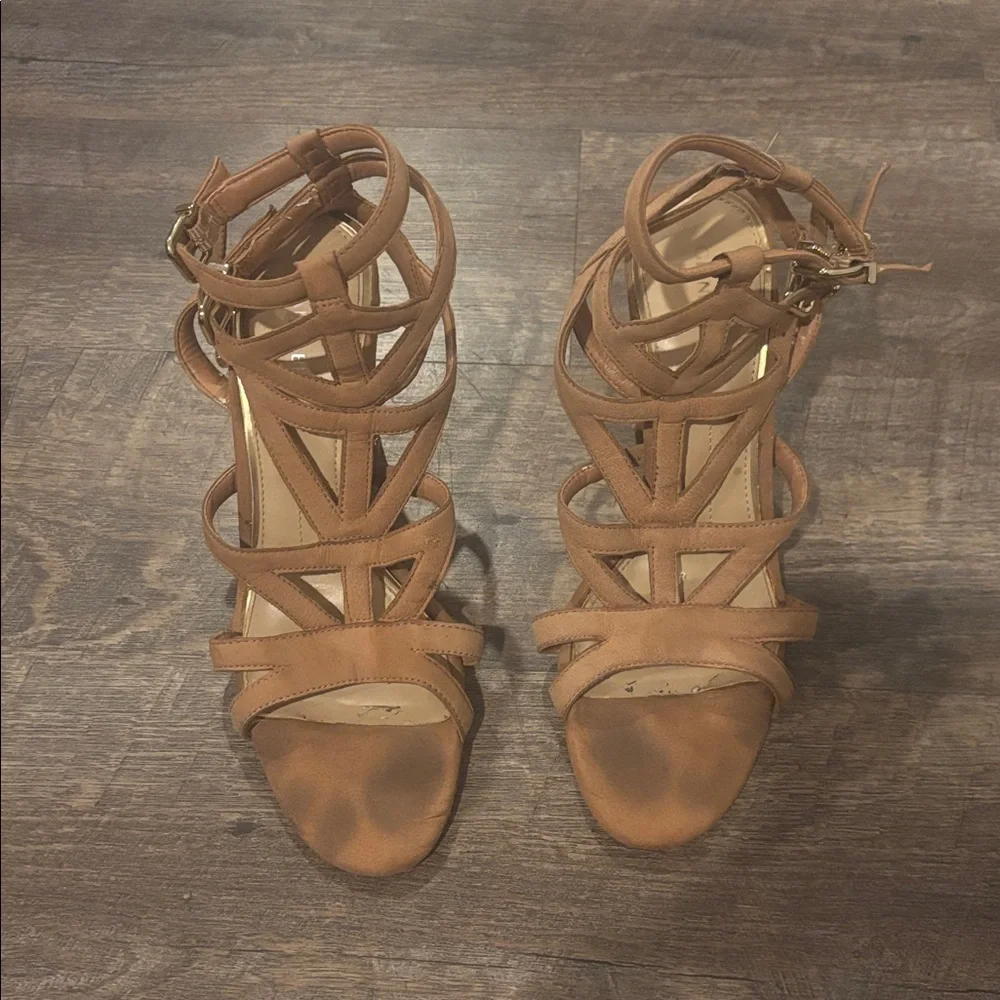 Gianni Bini Tan Strappy Block Heel Sandals Size 8.5